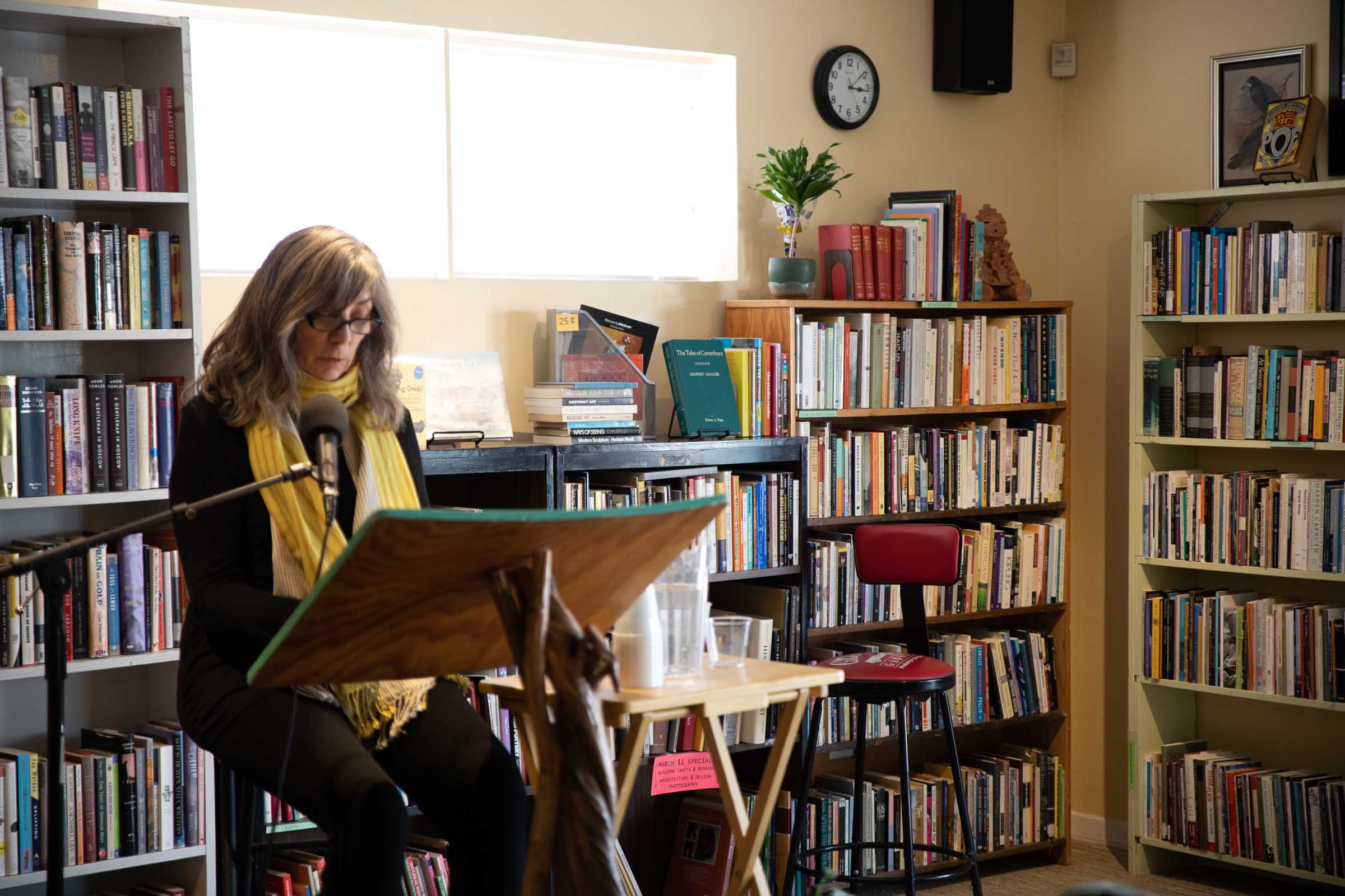 A woman reading to the SOMOS writers group in Taos, New Mexico