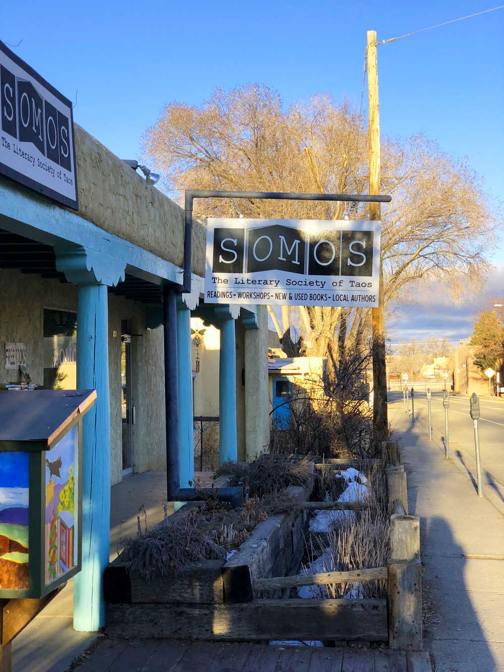 Somos sign and storefront